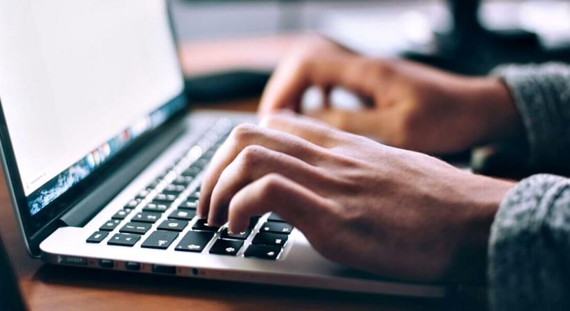 Sírhatnak a magyar boltosok: a vásárlók inkább külföldre viszik a pénzüket
