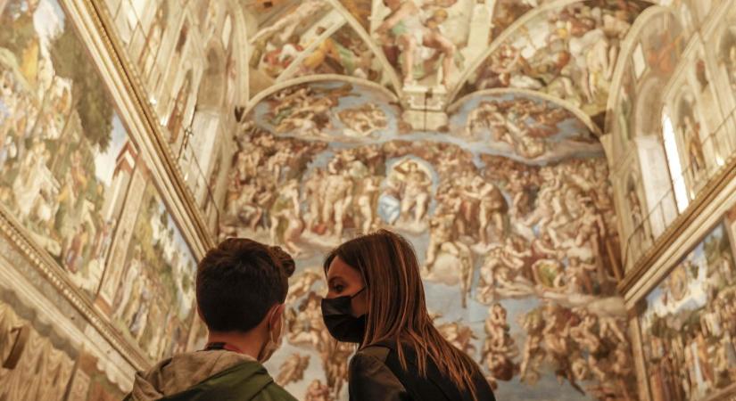A látogatók miatt restaurálni kell Michelangelo Utolsó ítélet című freskóját a Sixtus-kápolnában