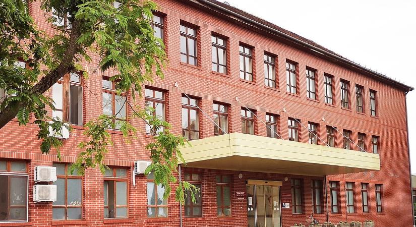 Zuhanyozni lehet, de az ivóvíz még nem biztonságos a fehérvári kórházban