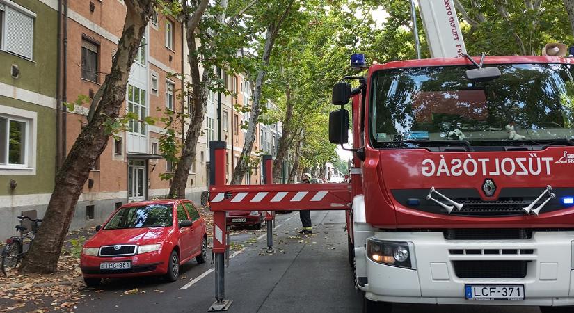 Bádoglemez szakadt le egy ház tetejéről Gyulán