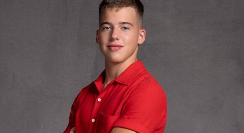 Ifj. Schobert Norbi párja bikinis bombázó: a gyönyörű, szőke Petráról le sem veszi a kezét