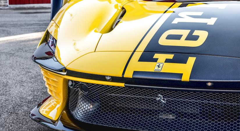 Elkelt minden idők legdrágább új Ferrarija