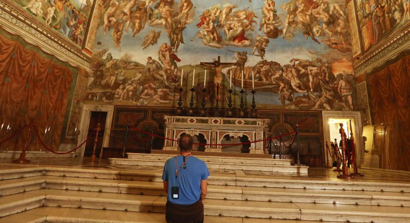 A sok látogató miatt restaurálni kell Michelangelo Utolsó ítélet című freskóját a Sixtus-kápolnában