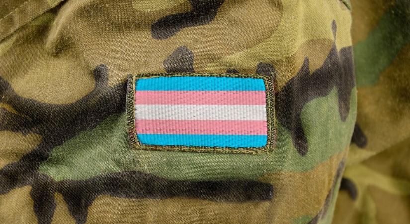 Az USA hadserege kitoloncolja a transz katonákat