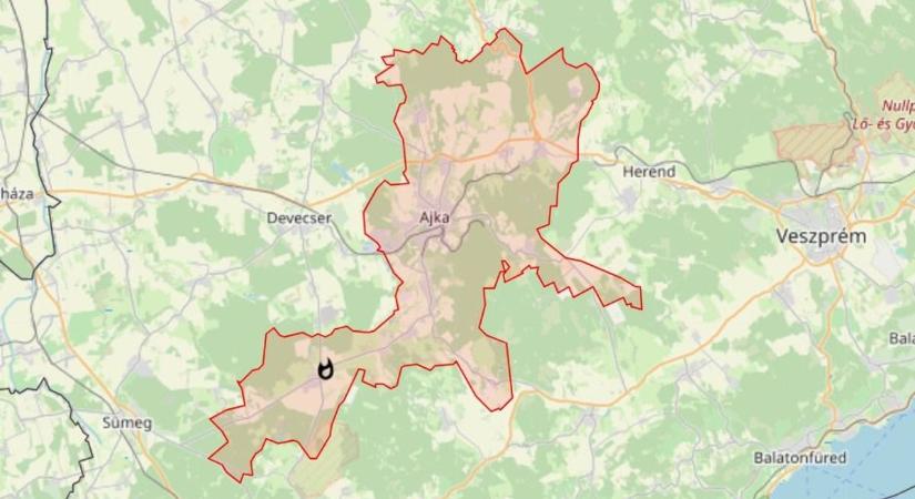 Tűz ütött ki egy nyirádi családi házban - mentőhelikopter is érkezett a helyszínre