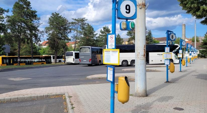 Botrány a buszpályaudvaron, bosszú a földön: féltékenységi dráma Kanizsán