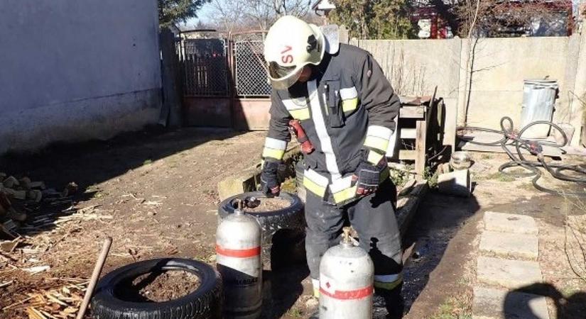 Szerencsére nem robbant a gázpalack – tűz pusztított egy családi házban