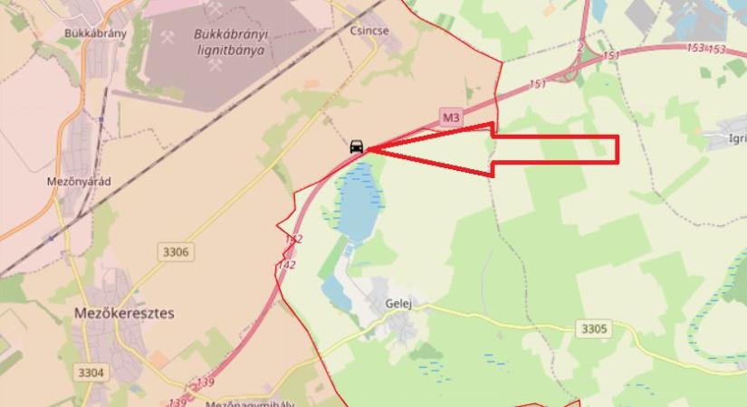 Busz és kocsi ütközött az M3-ason