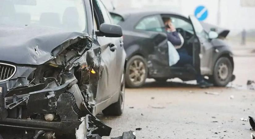 Baleset történt a 8-ason, Székesfehérvárnál