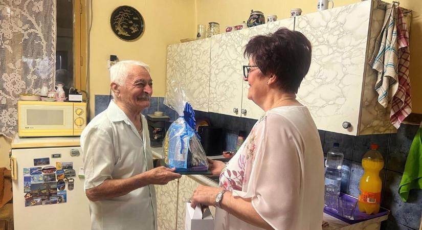 A történelem viharában nőtt fel, a család melegében éli napjait – 90 éves a ceglédi ünnepelt