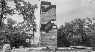 Mindössze 10 év után lebontják a Jenga-kilátót a piliscsabai Nagy-Kopasz-hegyen