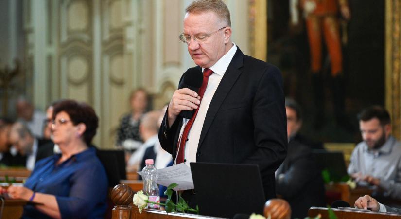 Lemondott frakcióvezetői posztjáról az MNB-botrányban érintett szegedi fideszes képviselő