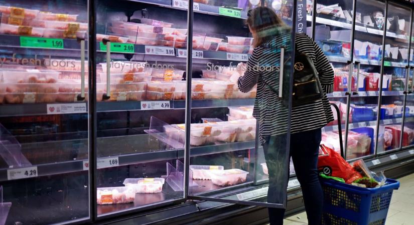 Ünnepi nyitvatartás: mutatjuk, mikor mehetünk majd vásárolni