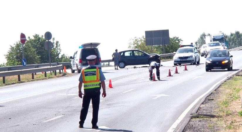 Súlyos baleset az M7-esen, több kilométeres a torlódás