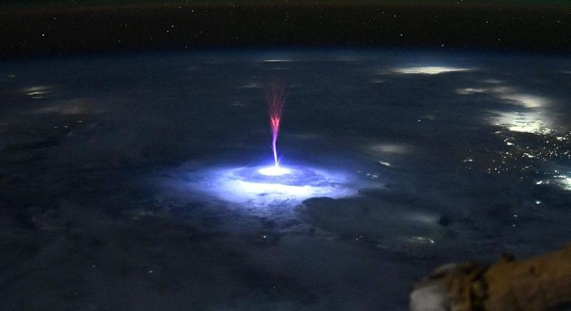 Óriási, az űr felé megindult fénynyalábot fotózott le a NASA űrhajósa a Nemzetközi Űrállomásról