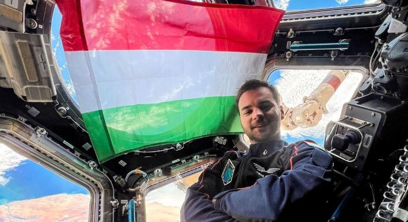 Kapu Tibor hazatért – magyar zászlóval a kezében szállt le Budapesten