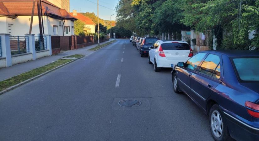 A lakók kérték, így megváltozik a parkolás Szekszárdon