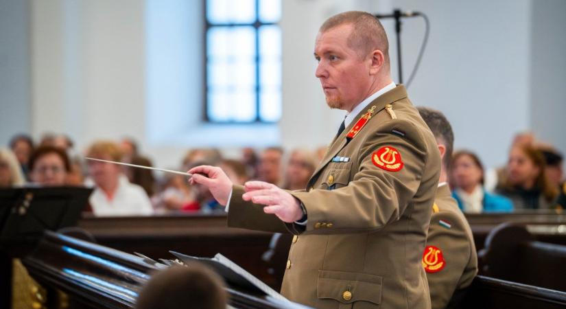 Kovács Róbert lett a karmester – Új korszak kezdődik a debreceni katonazenekar életében