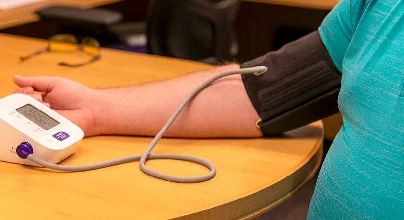 Lejjebb vitték a magas vérnyomás küszöbértékét, az új ajánlások már az alkoholfogyasztásra is kitérnek