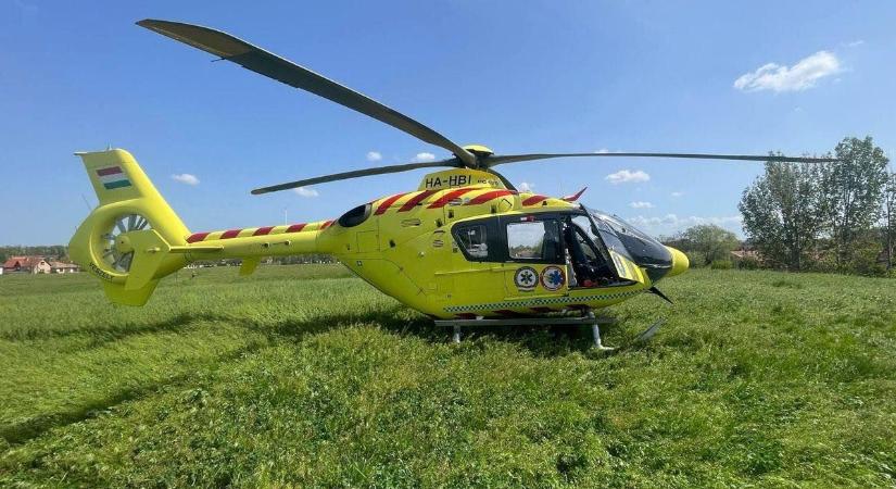 Mentőhelikopter a helyszínen: saját kútjába esett a nő, a család talált rá – az asszony már nem lélegzett
