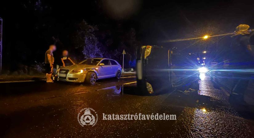 Két autó ütközött vasárnap éjszaka Szolnokon