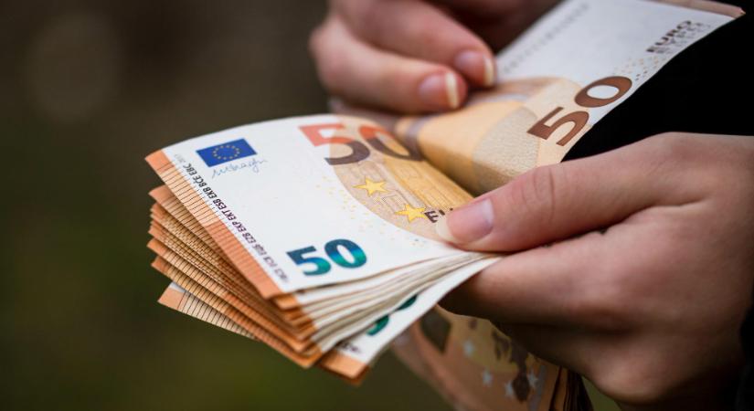 Minisztérium: A jövő évben a minimálbér 550 euró legyen