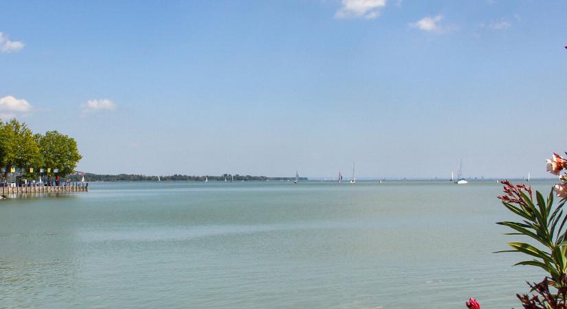 Fekáliával szennyezett víz szivárgott a Balatonba – vízügyi szakemberek vizsgálják a helyzetet