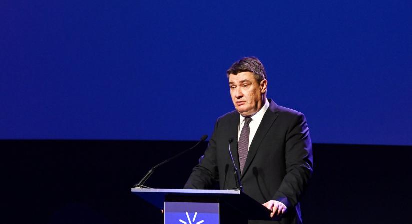A horvát államfő a világ nyilvánossága előtt inti a horvát miniszterelnököt