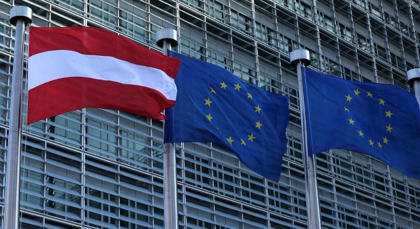Kémbotrány is felsejlik a szadomazochista pornó írásával gyanúsított és megbukott osztrák fődiplomata ügyében