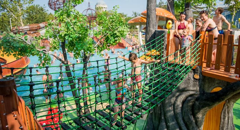 Vízipisztoly csata, családi vetélkedő, mini diszkó: vidám programokkal várja a látogatókat a debreceni strand