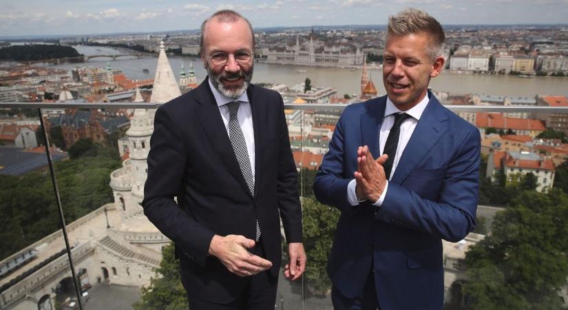 Manfred Weber még a béketárgyalások közben is a háborút támogatja