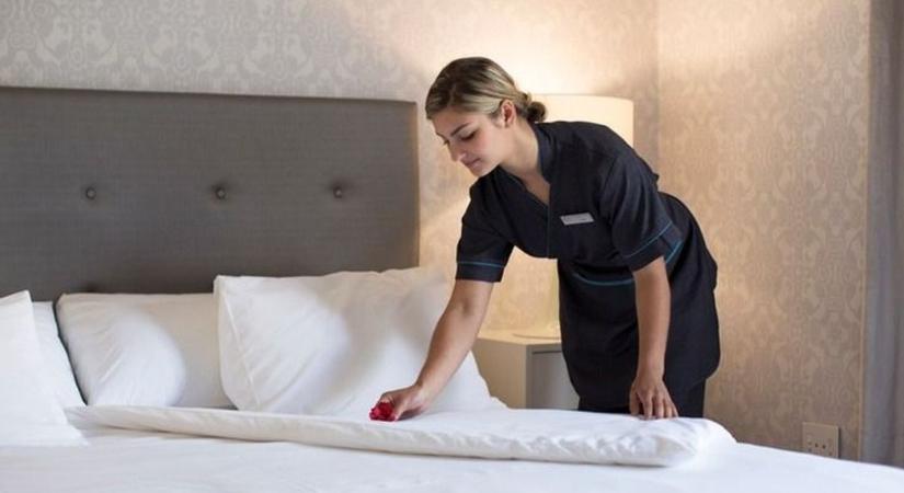 Több százezer forintot lopott a szobalány egy Balaton-parti hotelből