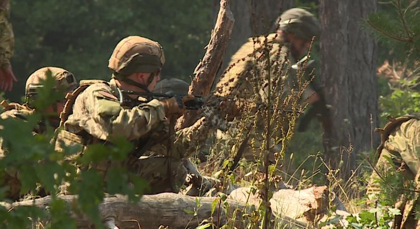 Rajtaütésszerű támadást szimuláltak a honvédek Kanizsa határában