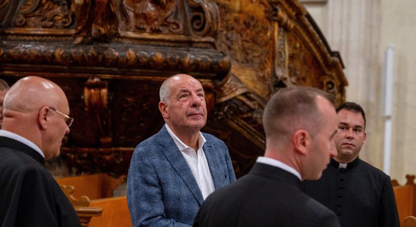 Kolozsváron folytatta erdélyi körútját az államfő