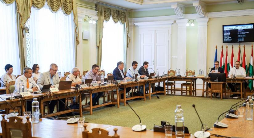 Négy és félmilliárd forint érkezhet Szolnokra – útfelújításra és az Űrtárra is jut pénz