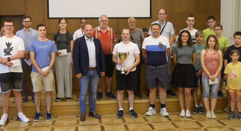 Nemzetközi sakkversenyt rendeztek Esztergomban