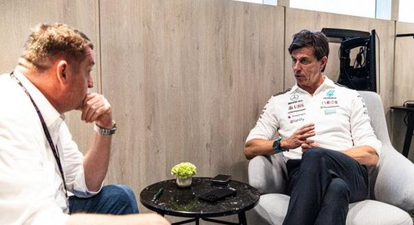 Exkluzív: Így tárgyal a pilótákkal Toto Wolff