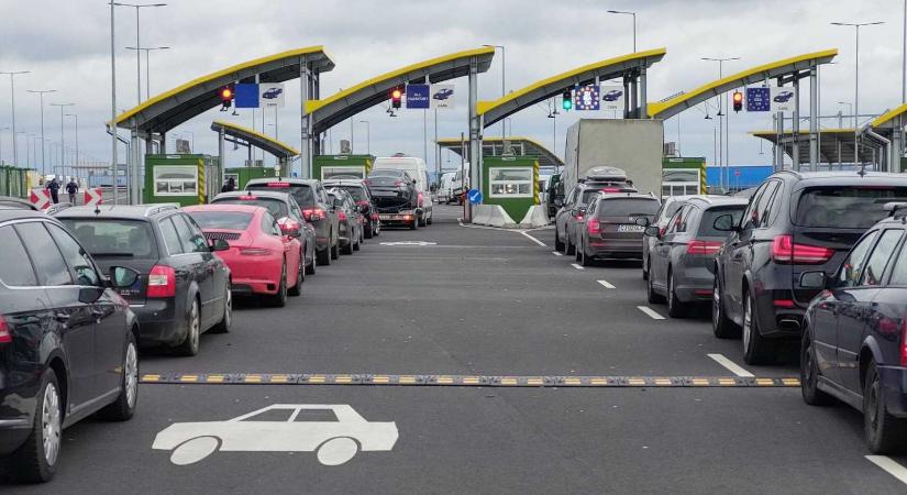 Hatalmas forgalom volt a határátkelőknél a hosszú hétvégén