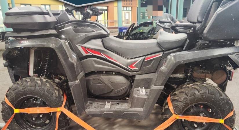 Utánfutóra csapta a BMW-s a körözött quadot