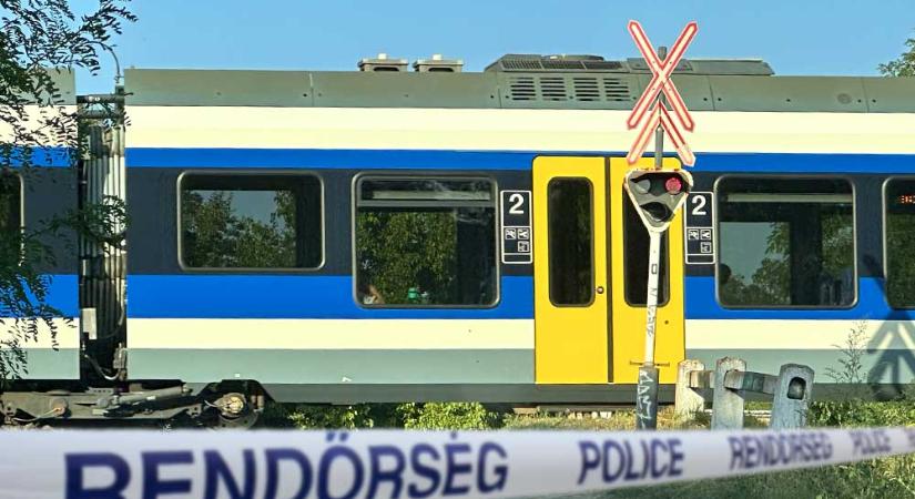 Újabb megdöbbentő részletek a gárdonyi anyagyilkosságról: az agárdi átjáróban lépett a vonat elé Csaba, azonnal meghalt