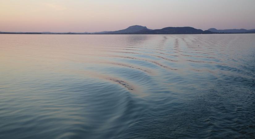 Kárelhárítási készültség a Balatonnál: ürülékes víz került a tóba