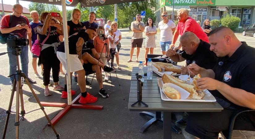 Tátott szájjal figyelték, ekkorát még senki sem látott! Hihetetlen rekordkísérlet Nyíregyházán! (fotó, videó)