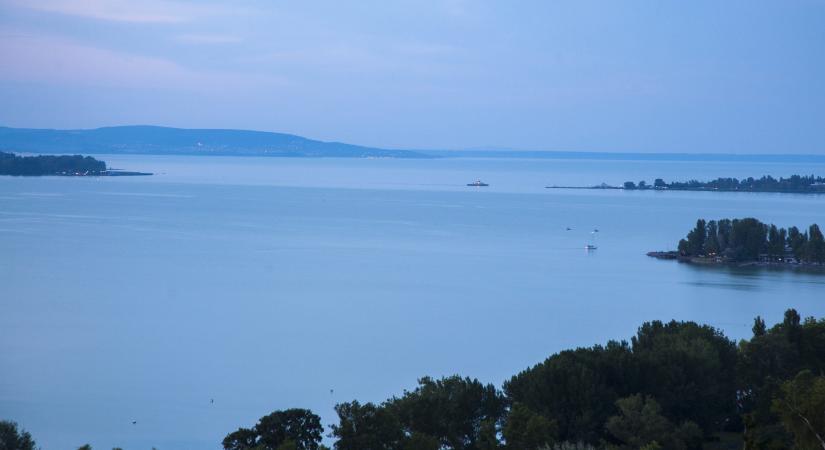 Szennyvíz-jellegű víz jutott a Balatonba Balatonszemesnél
