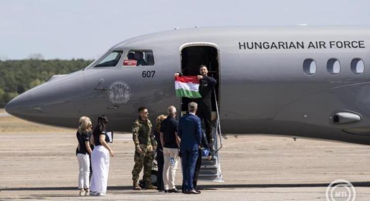 Hazaérkezett a harmadik magyar űrhajós