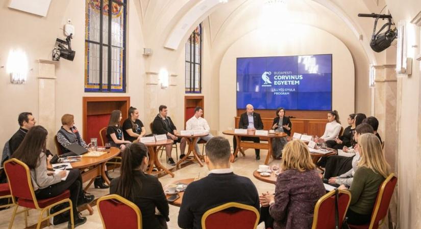Tehetségprogramot indít rászoruló fiataloknak a Corvinus