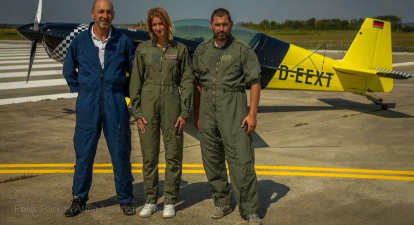 Légi cirkusz a Balaton felett – Sármelléken dübörög a motoros műrepülő világbajnokság