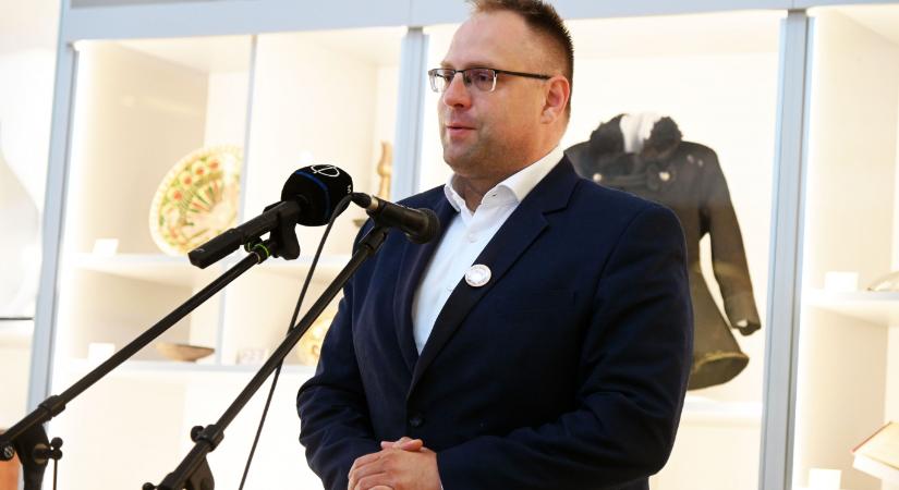 A szolnoki polgármestert sem engedték be a városa befogadó otthonába