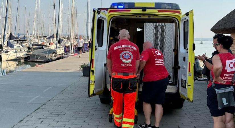 Darázs csípte meg egy fiatal nő nyelvét a Balatonnál, kis híján belehalt
