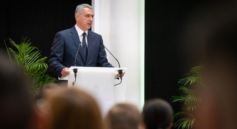 Állami kitüntetéseket adott át Lázár János augusztus 20-a alkalmából
