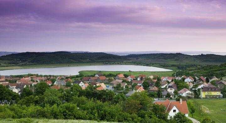 Baj van a Balaton vizével: riasztást adtak ki